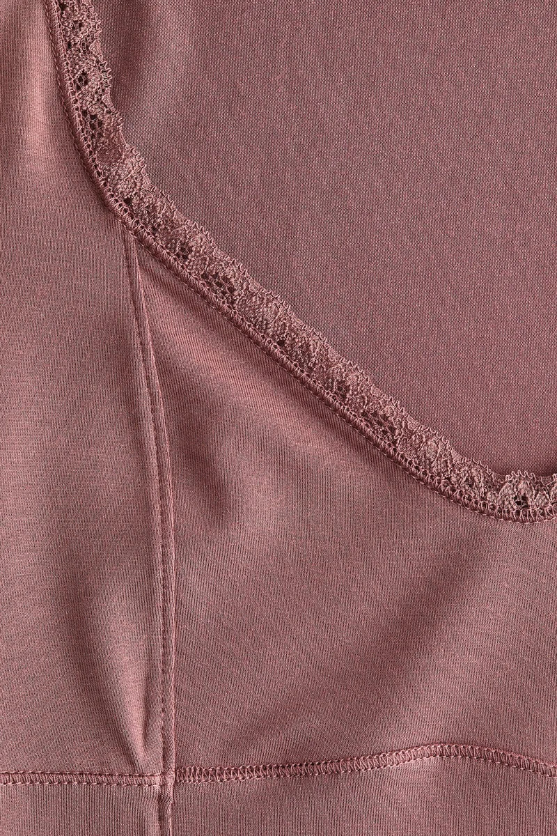 اتش اند ام بلوزة بحواف دانتيل